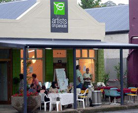 Artists On Parade Art Gallery - Accommodation Mt Buller 1