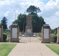 Warwick War Memorial and Gates - Accommodation Mt Buller