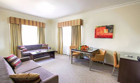 Governor Macquarie Motor Inn - Accommodation Mt buller 6