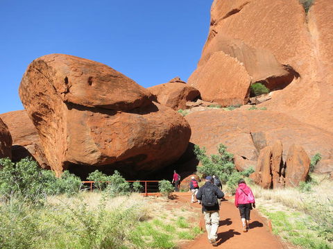 Full Uluru Base Walk At Sunrise Including Breakfast - Accommodation Mt Buller 3