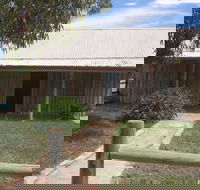 Early Settlers Cottage Solly's Hut