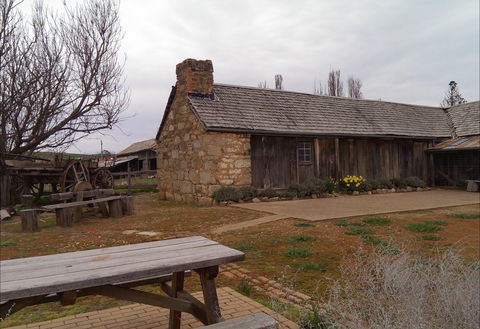 Early Settlers Hut - Accommodation Mt Buller 0
