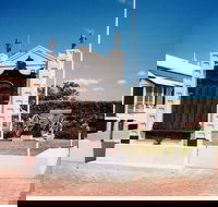 Gayndah War Memorial - Accommodation Mt Buller