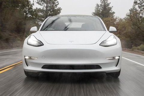 Adelaide Airport Arrival Transfer OR Tour In A Tesla Model3 EV - Accommodation Mt Buller 4