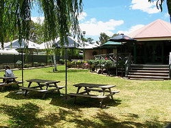 Oakbank Hotel - Accommodation Mt Buller 3