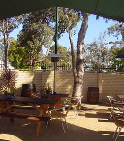 Hale Road Tavern - Accommodation Mt Buller 2