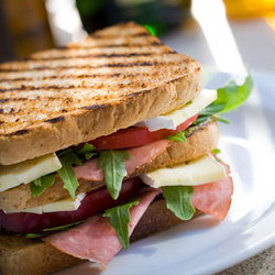 Royal Hotel Sunbury - Accommodation Mt Buller 1