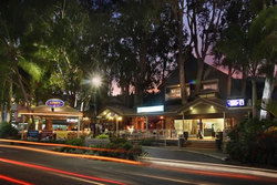 Apres Beach Bar & Grill - Palm Cove - Accommodation Mt Buller 3