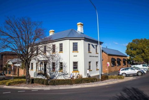 Union Bank Wine Bar - Accommodation Mt Buller 2