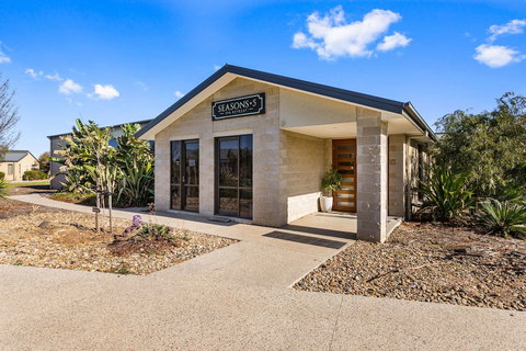 Quality Suites Point Cook Seasons 5 - Accommodation Mt Buller 2