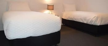 Penguin Seaside Motel - Accommodation Mt Buller 3