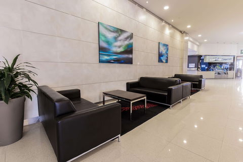 Oaks Glenelg Plaza Pier Suites - Accommodation Mt Buller 5