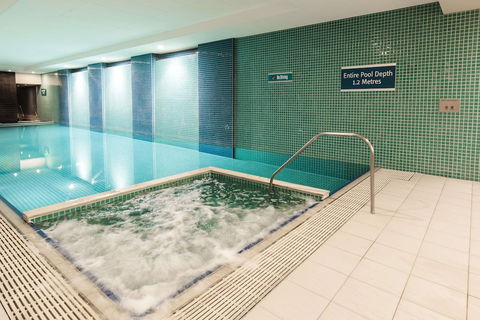 Oaks Glenelg Plaza Pier Suites - Accommodation Mt Buller 2