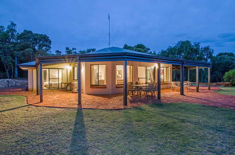 Yallingup Pet Friendly Bush Retreat - Accommodation Mt Buller 6