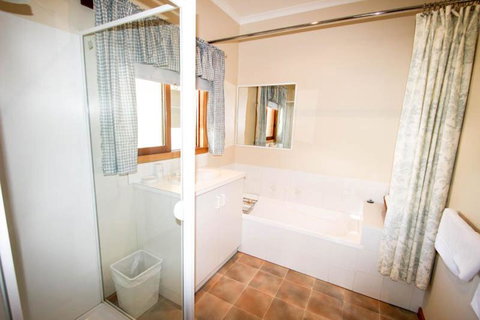 Bright Country Home - Accommodation Mt Buller 5