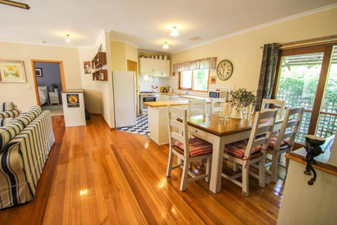 Bright Country Home - Accommodation Mt Buller 4