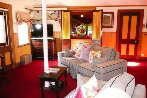 Madam Saddler On Fraser Clunes - Accommodation Mt Buller 4