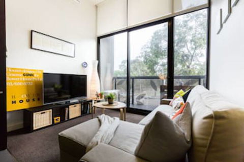 GEORGE, 1BDR North Melbourne Apartment - Accommodation Mt Buller 0