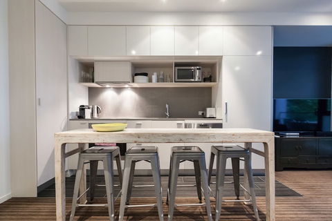 ZACH, 1BDR St.Kilda Apartment - Accommodation Mt Buller 3