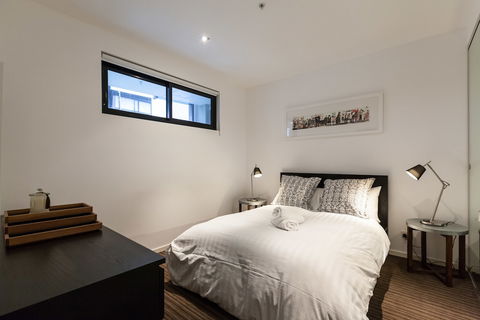 ZACH, 1BDR St.Kilda Apartment - Accommodation Mt Buller 2