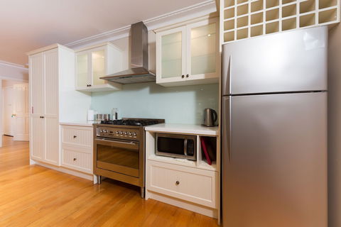 Lovely 5BR House Walk To Train And Shops - Accommodation Mt Buller 4