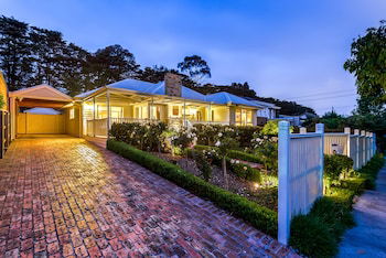 Lovely 5BR House Walk To Train And Shops - Accommodation Mt Buller 1