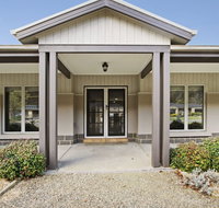 Collins Retreat - 4 Bedroom home with Pool - Accommodation Mt Buller