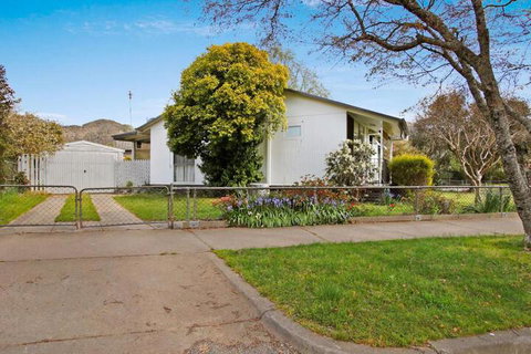 Delany Surprise Pet Friendly House - Accommodation Mt Buller 1