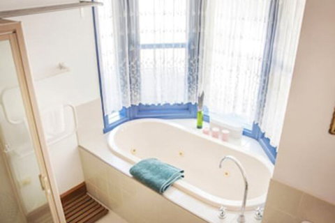 Artee House - A Bright Escape - Accommodation Mt Buller 4
