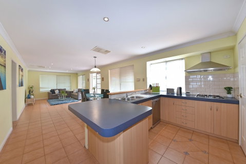 Redcliff Home Close To City & Airport - Accommodation Mt buller 4