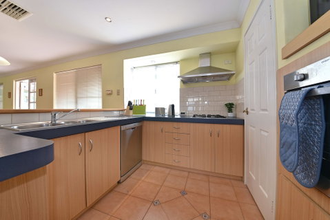 Redcliff Home Close To City & Airport - Accommodation Mt buller 6