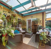 Gorgeous family retreat next to the CBD
