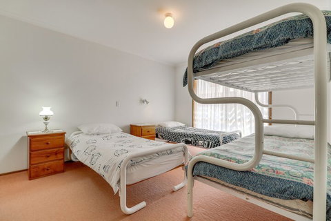 Lowes On The Lakes - Accommodation Mt Buller 7