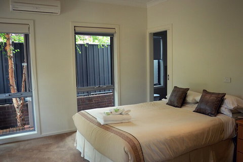 The Track Beautiful Townhouse In Bright - Accommodation Mt Buller 6