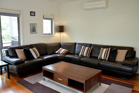 The Track Beautiful Townhouse In Bright - Accommodation Mt Buller 3