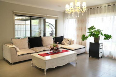 Cozy & Spacious House In Melbourne - Accommodation Mt Buller 0