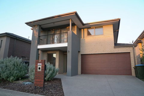 Cozy & Spacious House In Melbourne - Accommodation Mt Buller 1