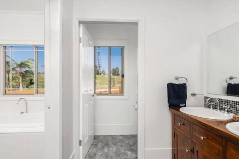 Your Luxury Escape Byron Sunset Breeze - Accommodation Mt Buller 7