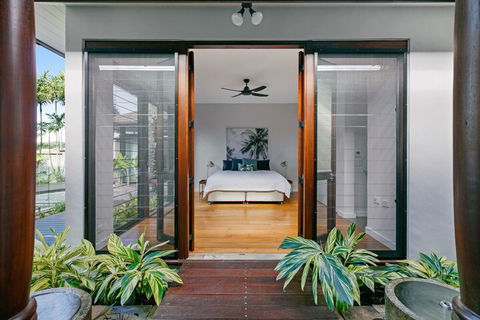 ESPRIT 2 PALM COVE BRAND NEW - Accommodation Mt Buller 6