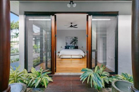 ESPRIT 2 PALM COVE BRAND NEW - Accommodation Mt Buller 2