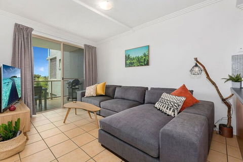 BEACH BLISS LUXURIOUS APARTMENT With POOL - Accommodation Mt Buller 3