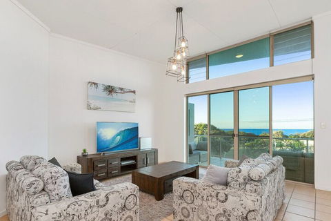 EXCLUSIVE OCEAN VIEW PENTHOUSE On MARINE PARADE - Accommodation Mt Buller 0
