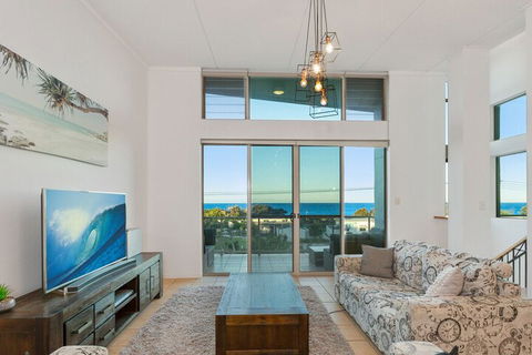 EXCLUSIVE OCEAN VIEW PENTHOUSE On MARINE PARADE - Accommodation Mt Buller 6