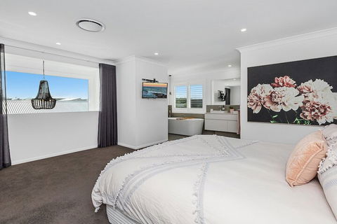 Elegant Beach House On Nautilus - Accommodation Mt Buller 3