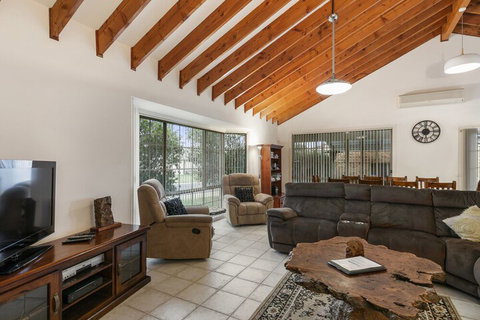 Seaholme Free Wifi & Foxtel - Accommodation Mt Buller 3