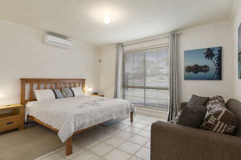 Seaholme Free Wifi & Foxtel - Accommodation Mt Buller 7