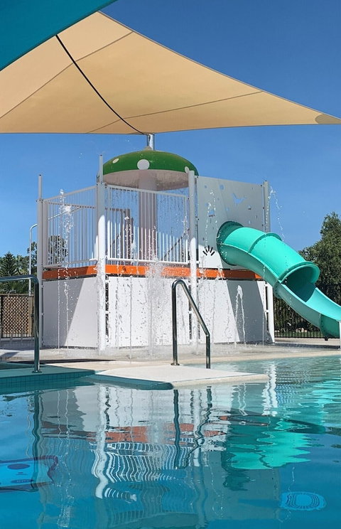 Queens Beach Tourist Village - Accommodation Mt Buller 4