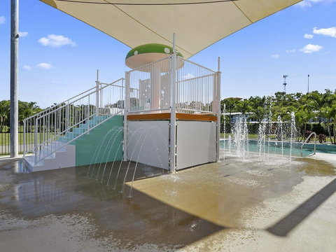 Queens Beach Tourist Village - Accommodation Mt Buller 3