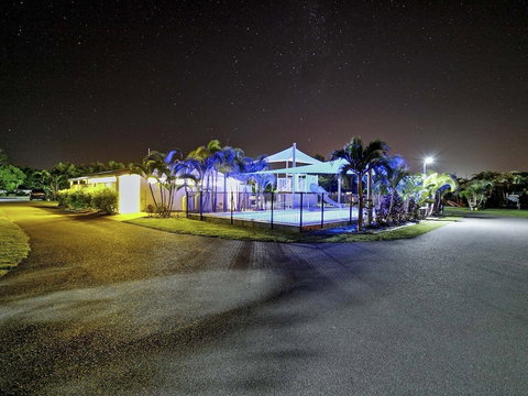 Queens Beach Tourist Village - Accommodation Mt Buller 2