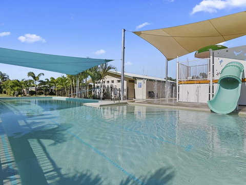 Queens Beach Tourist Village - Accommodation Mt Buller 6